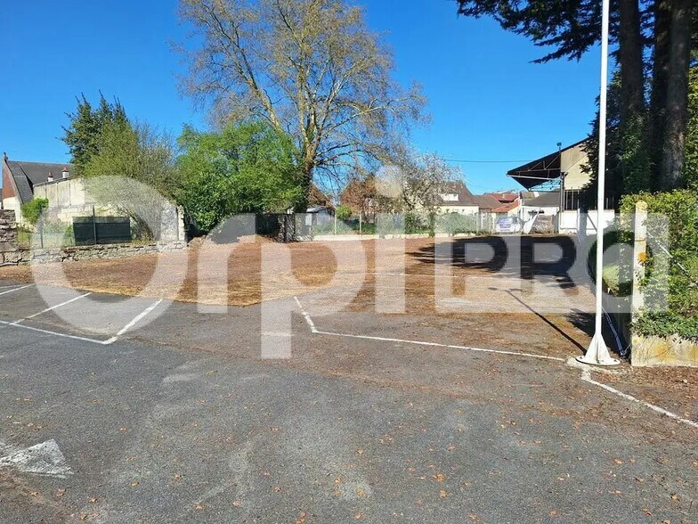 Retail in Noyon for lease - Building Photo - Image 2 of 5