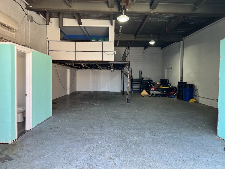 94-12 150th St, Jamaica, NY for lease - Building Photo - Image 3 of 9