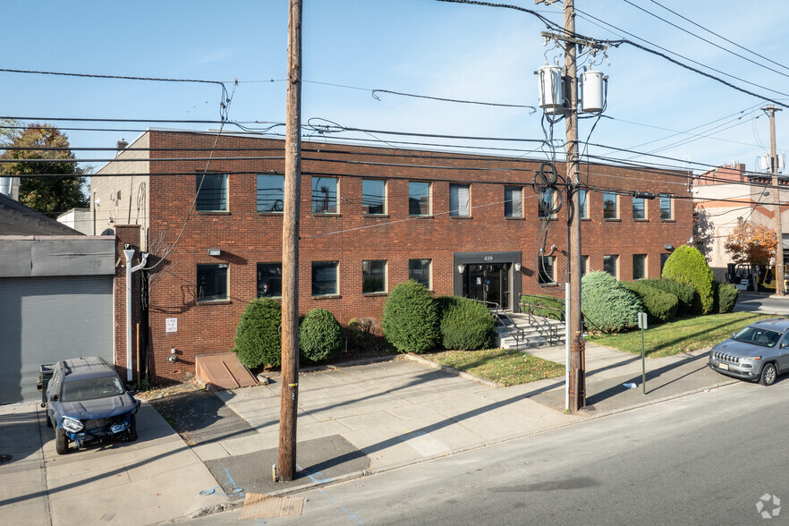 429 Getty Ave, Clifton, NJ for lease - Building Photo - Image 1 of 11