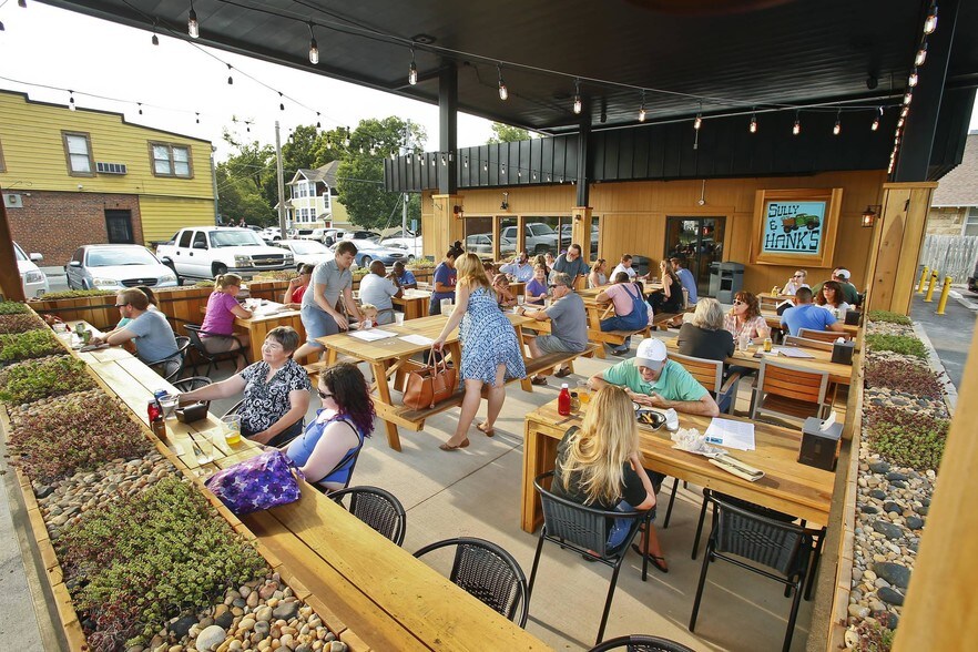 602 W 9th St, Lawrence, KS for sale - Primary Photo - Image 1 of 1