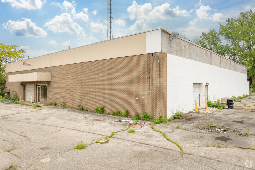 33 S Byrne Rd, Toledo, OH for lease - Primary Photo - Image 1 of 8