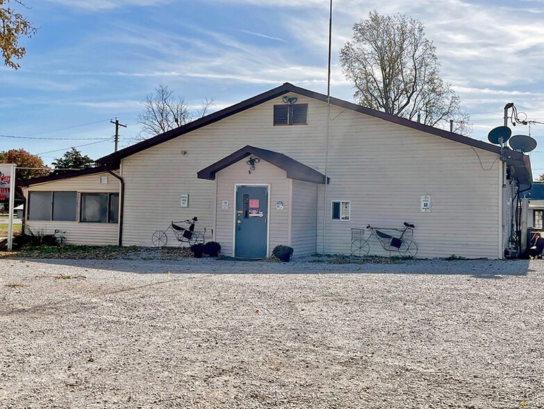 109 S Maple St, Mulberry Grove, IL for sale - Building Photo - Image 1 of 23