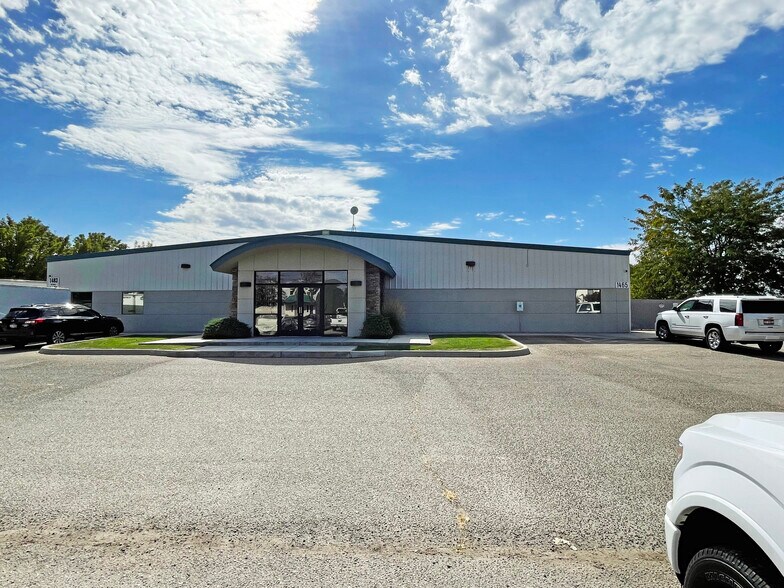 1465 E Commercial Dr, Meridian, ID 83642