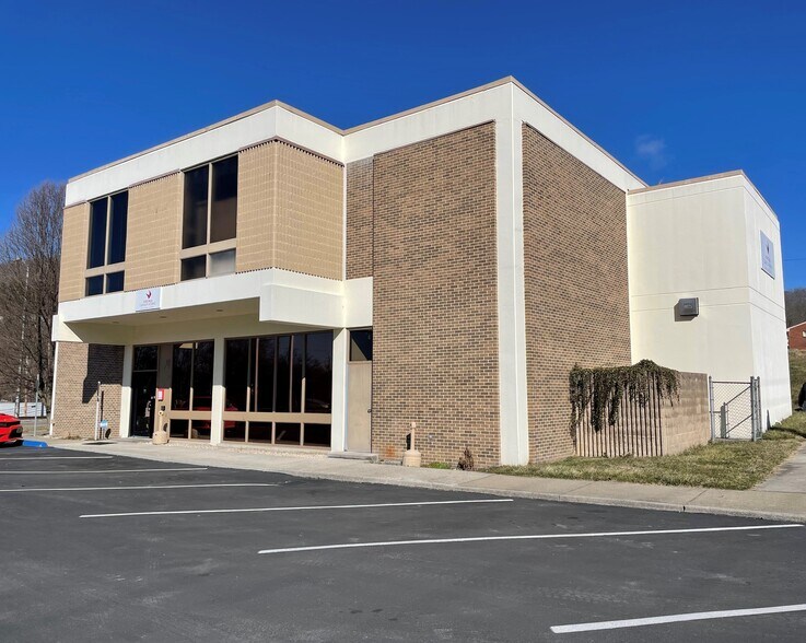 501 Railroad Ave, Richlands, VA for sale - Primary Photo - Image 1 of 4