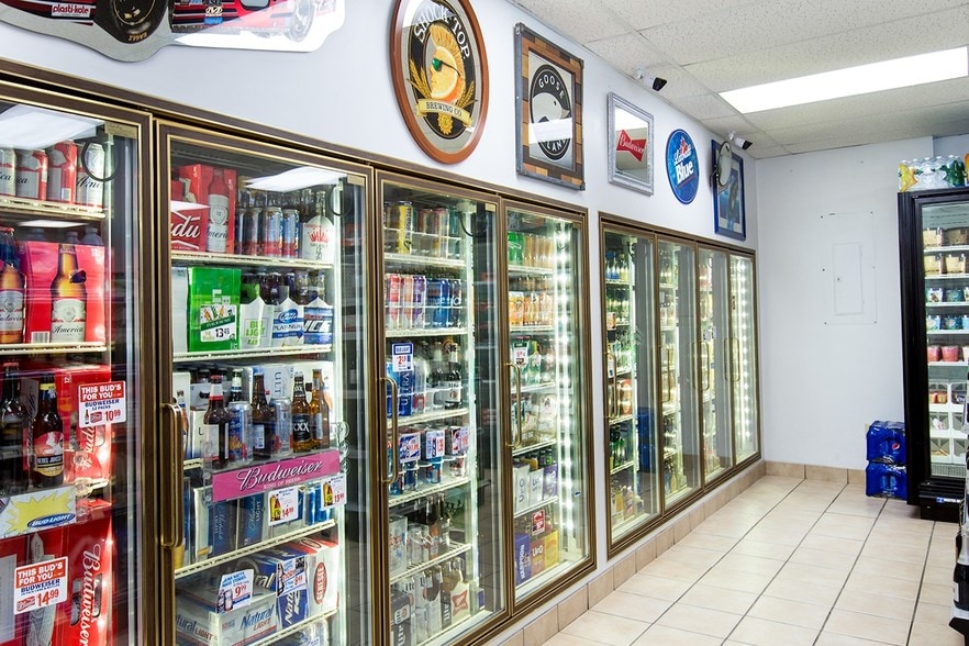 99 Cross St, Island Pond, VT for sale - Primary Photo - Image 1 of 1