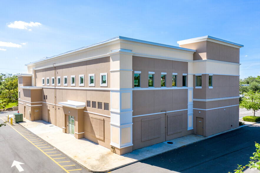 130 E Altamonte Dr, Altamonte Springs, FL for lease - Building Photo - Image 3 of 13