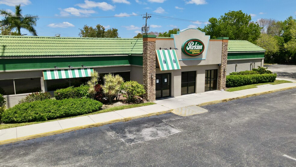 4335 Tamiami Trl E, Naples, Fl 34112 - Former Perkins Restaurant 