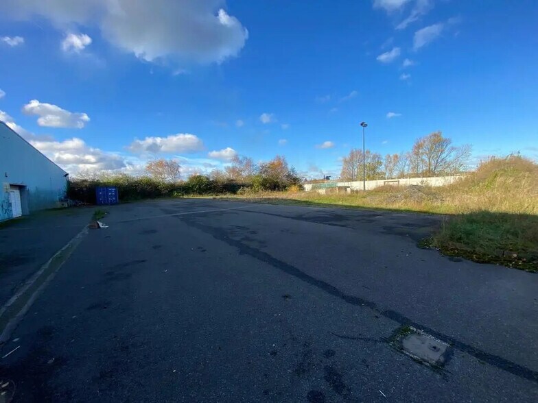 Industrial in Dunkerque for sale - Building Photo - Image 2 of 7