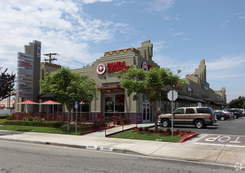 15909-15925 Bellflower Blvd, Bellflower, CA for lease - Building Photo - Image 1 of 1