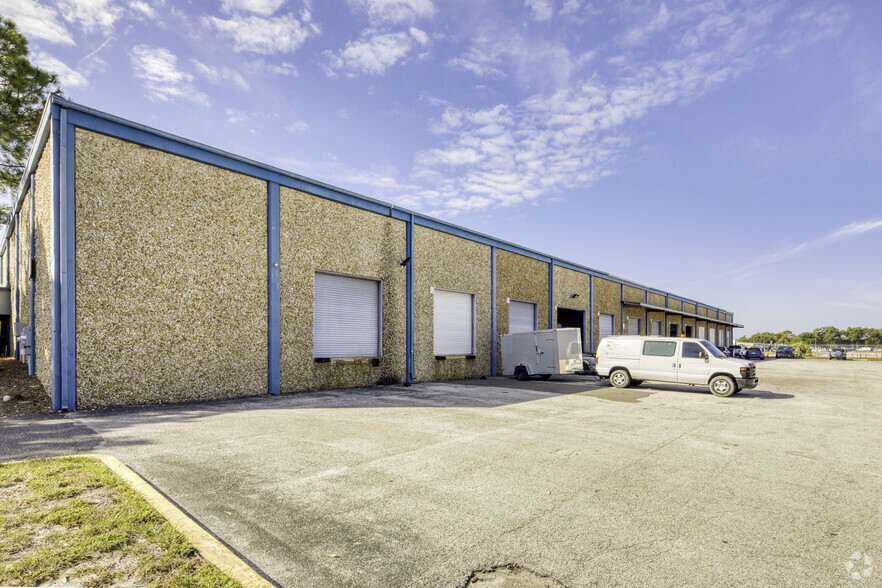 5500-5550 Airport Blvd, Tampa, FL for lease - Building Photo - Image 3 of 11