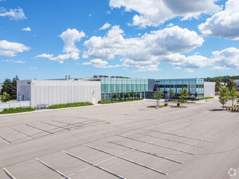 2425 Meadowpine Blvd, Mississauga, ON for sale - Primary Photo - Image 1 of 11