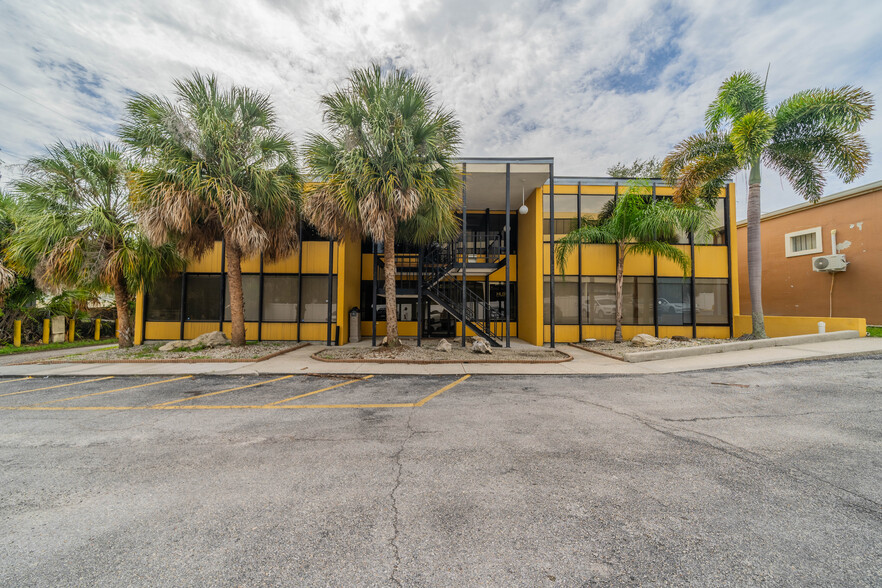 4013 N Armeniaa Ave, Tampa, FL for lease - Building Photo - Image 2 of 16