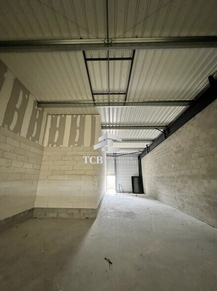 Retail in Vair-sur-Loire for lease - Interior Photo - Image 2 of 2