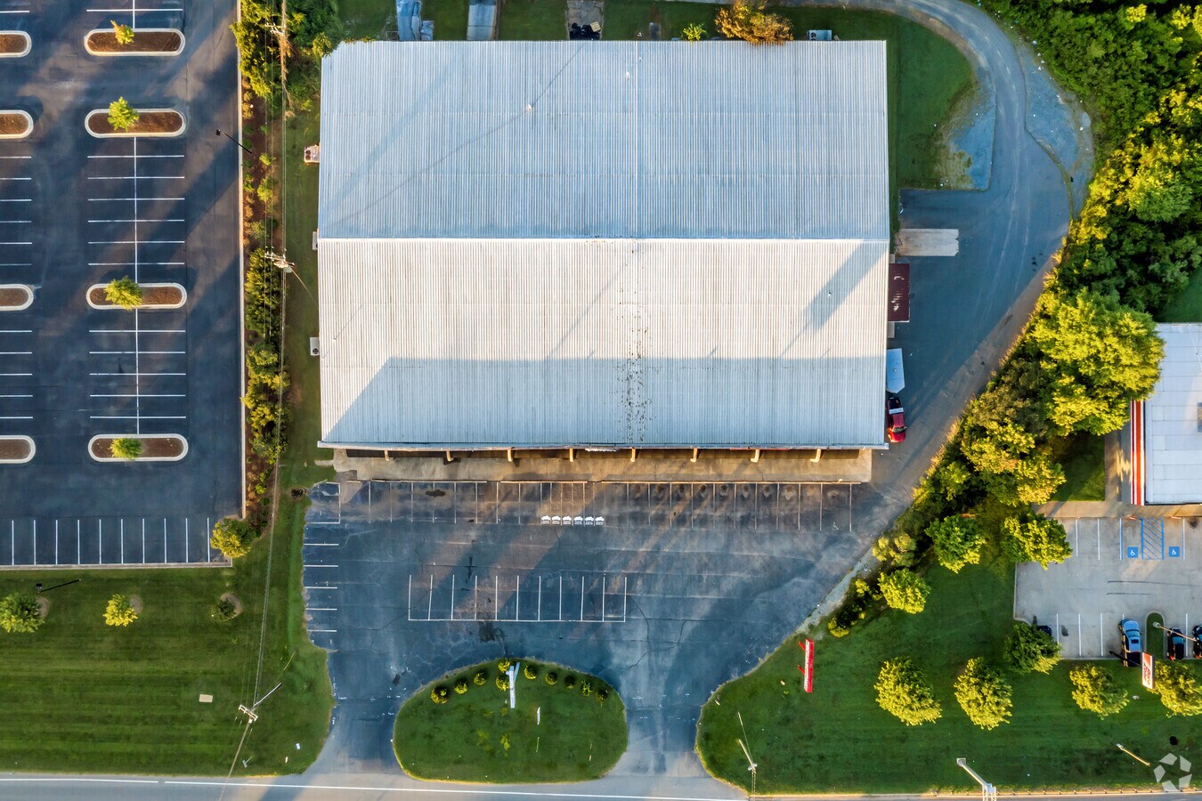 11328 E Independence Blvd, Matthews, NC 28105 Matthews Strip Center