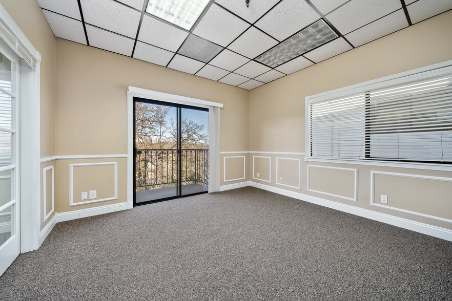 5905 Capistrano Ave, Atascadero, CA for lease - Interior Photo - Image 3 of 81