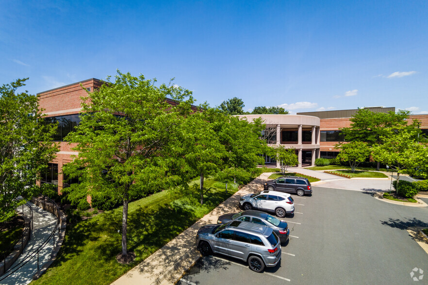 14840 Conference Center Dr, Chantilly, VA for lease - Building Photo - Image 1 of 14