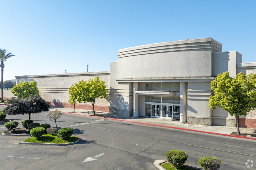 1679 W Lacey Blvd, Hanford, CA for lease - Building Photo - Image 1 of 9