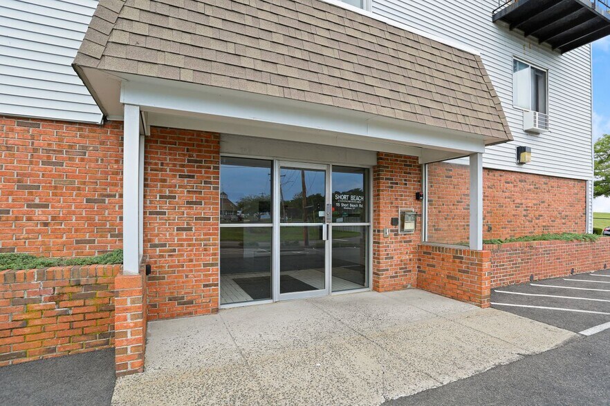 115 Short Beach Rd, Stratford, CT 06615 Short Beach Condo