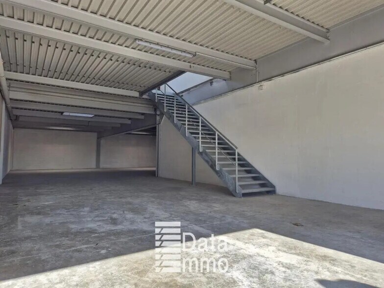 Industrial in Neuilly-Plaisance for lease - Building Photo - Image 1 of 8