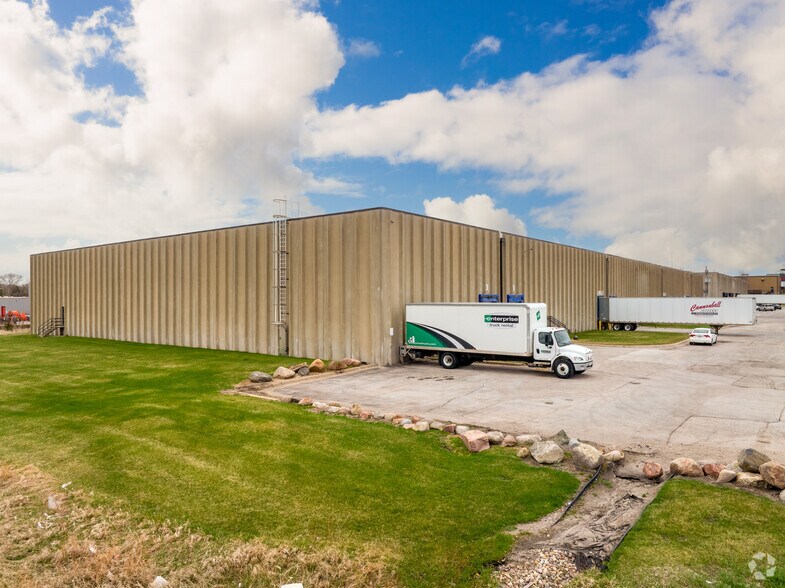 9995 I St, Omaha, NE for lease - Building Photo - Image 1 of 11