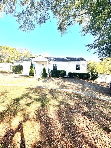 1741 Spring St, Smyrna, GA for lease - Building Photo - Image 3 of 13