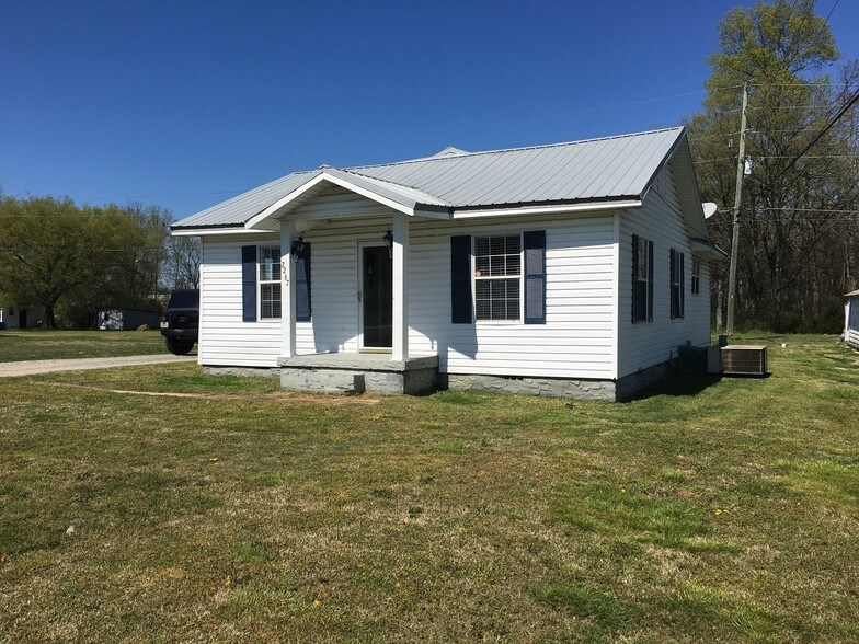 2267 Cloud Springs Rd, Rossville, GA 30741