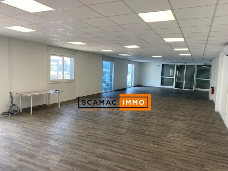 Flex in La Garde for lease - Interior Photo - Image 3 of 5