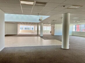 60 C Avenue Rockefeller, Lyon for lease Interior Photo- Image 2 of 5