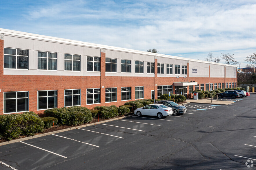 800 Technology Center Dr, Stoughton, MA for lease - Building Photo - Image 1 of 19