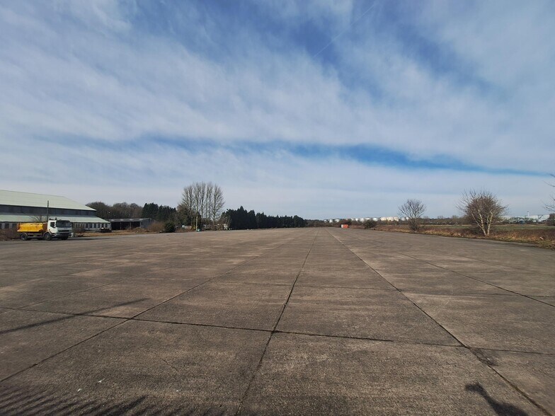 Hooton Park, Ellesmere Port for lease - Building Photo - Image 1 of 5