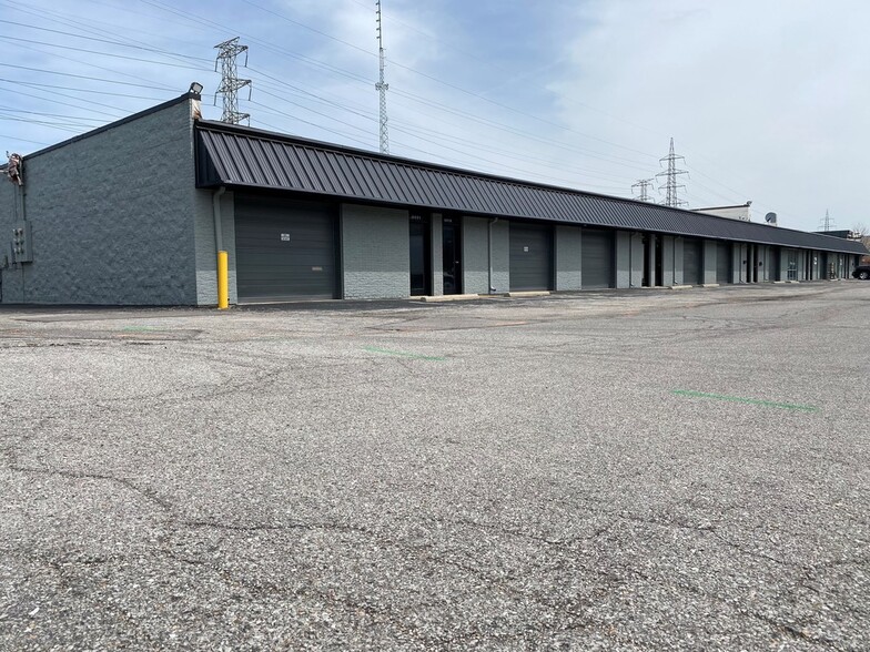 9601-9621 Dielman Rock Island Industrl Dr, Olivette, MO for lease - Building Photo - Image 3 of 5