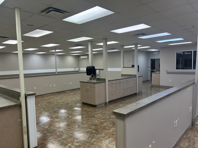 435 E Columbia St, Springfield, OH for lease - Interior Photo - Image 2 of 21