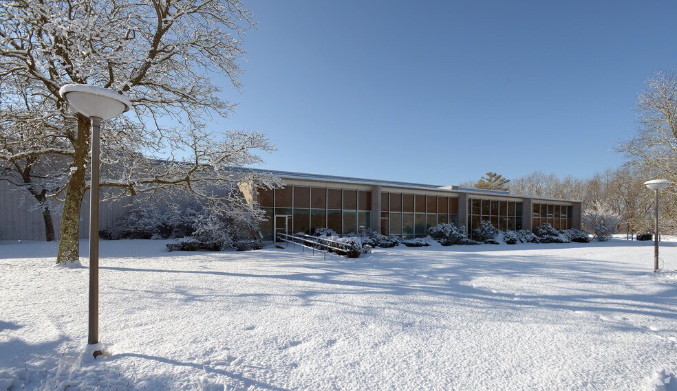 50 Chase Hill Rd, Ashaway, RI 02804