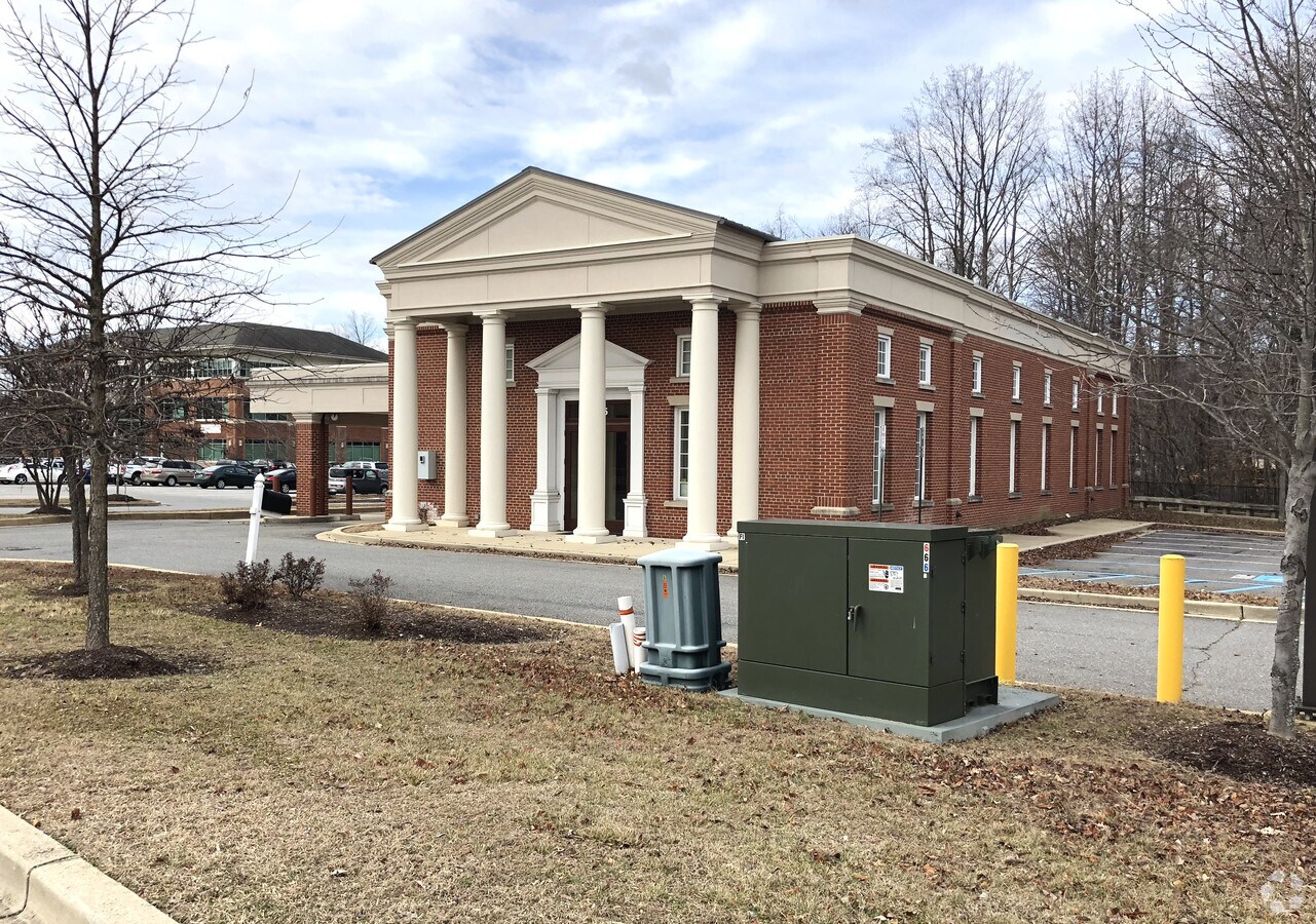 4185 Altamont Pl, White Plains, MD 20695