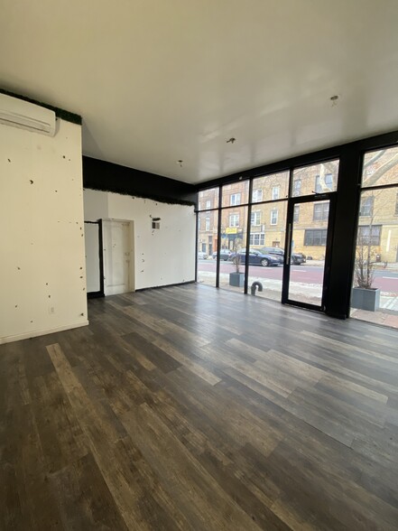 1154 Union St, Brooklyn, NY for lease - Interior Photo - Image 2 of 10