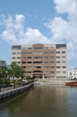 More details for 120 N Commercial St, Neenah, WI - Office for Lease