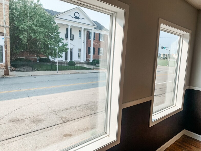 610 Oregon St, Oshkosh, WI for sale - Interior Photo - Image 2 of 12