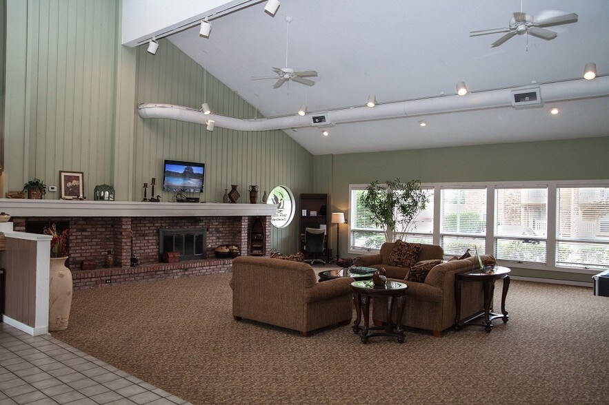 6326 S 107th East Ave, Tulsa, OK for sale - Interior Photo - Image 2 of 95