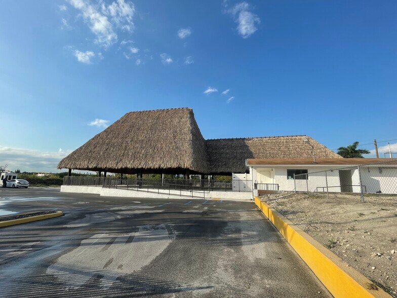 17015 W Okeechobee Rd, Hialeah, FL for lease - Building Photo - Image 1 of 6