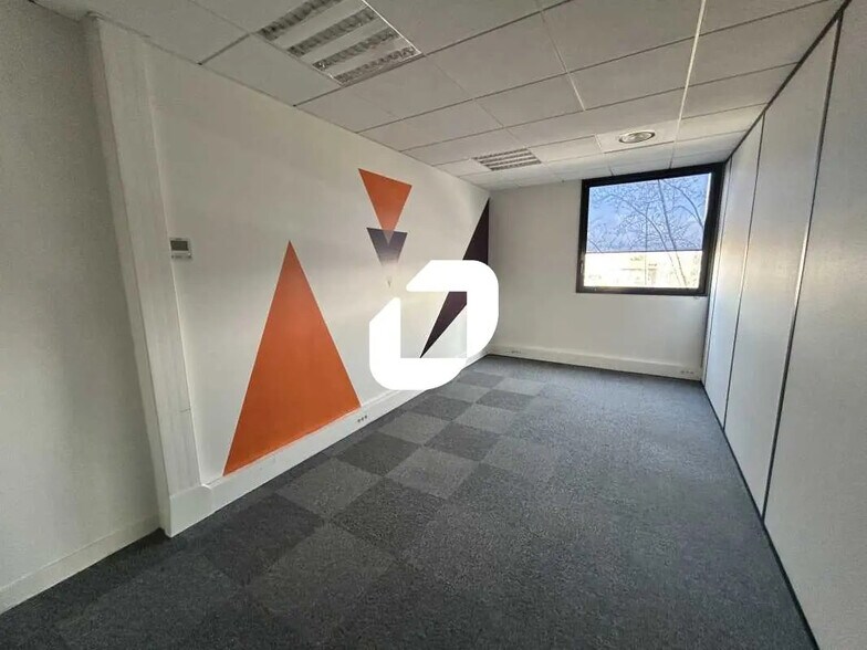 Office in Ermont for lease - Interior Photo - Image 3 of 12