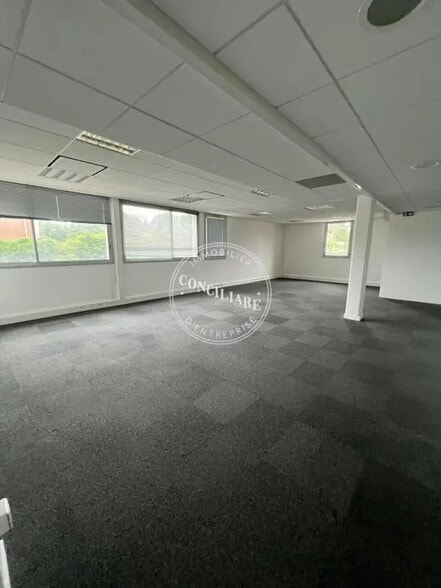 Office in Toulouse for lease - Interior Photo - Image 2 of 5