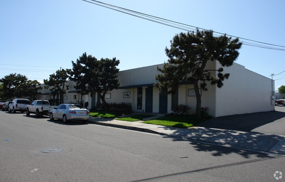 1001-1025 W 18th St, Costa Mesa, CA for lease - Building Photo - Image 3 of 8