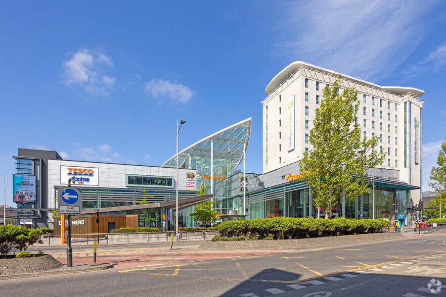 Ferensway, Hull for lease - Building Photo - Image 2 of 12