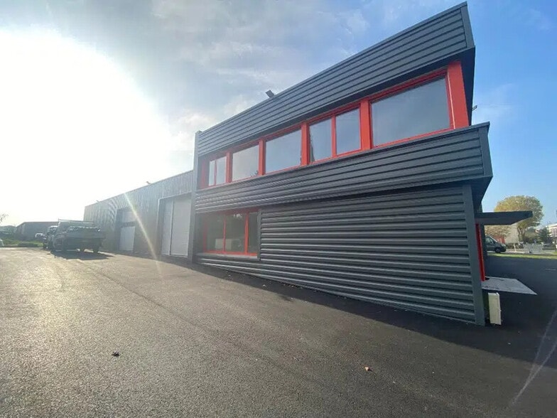 Flex in for lease - Building Photo - Image 2 of 13