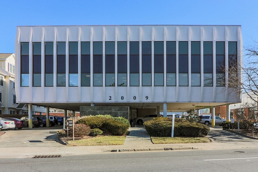 2009 Summer St, Stamford, CT for lease - Building Photo - Image 2 of 15