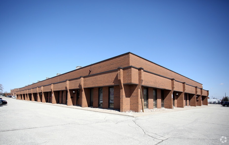 1575 Trinity Dr, Mississauga, ON for sale - Primary Photo - Image 1 of 1