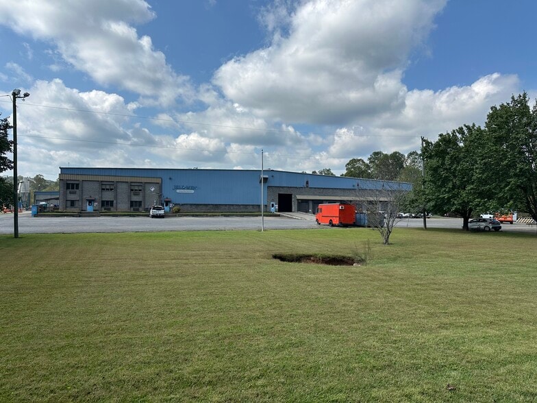 100 Henry McCall Rd, Marion, NC for lease - Building Photo - Image 2 of 8