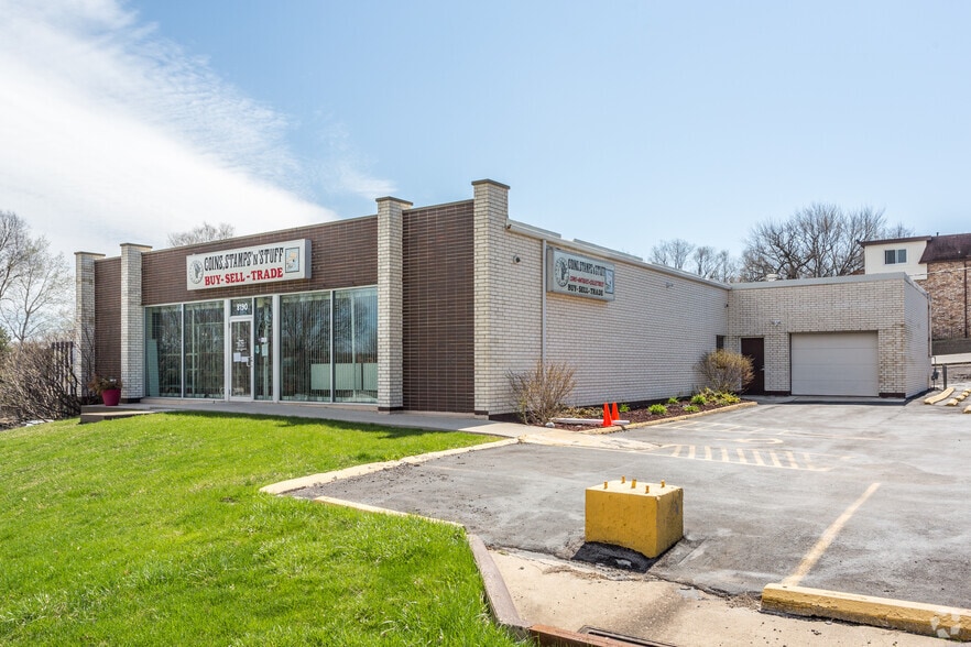 8190 Hickman Rd, Clive, IA for sale - Building Photo - Image 3 of 5