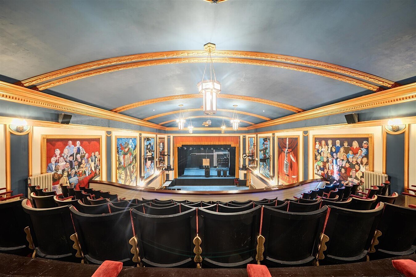 35 South St, Bridport, DOR DT6 3NY - Unit Theatre -  - Interior Photo - Image 1 of 20