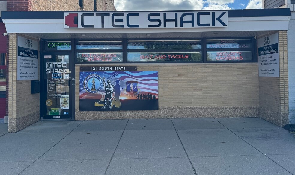 121 S State St, Belvidere, IL for sale - Primary Photo - Image 1 of 33